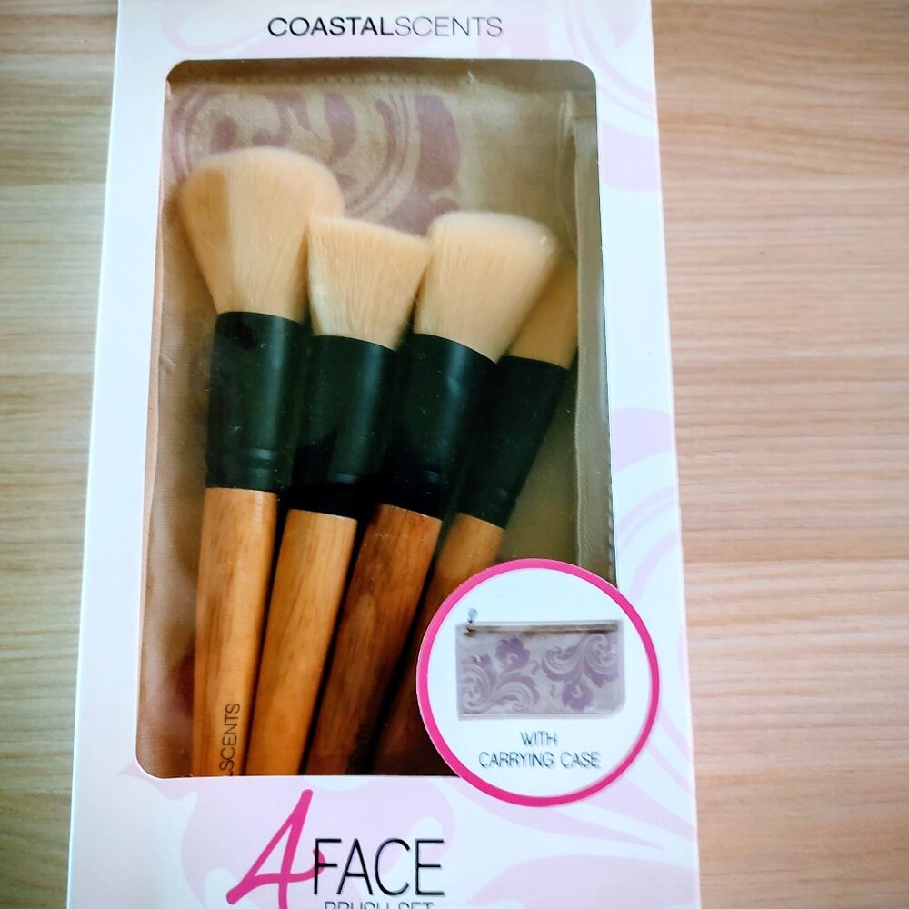 Coastal Scents  4 Face Brush Set with Canvas Case- NEW